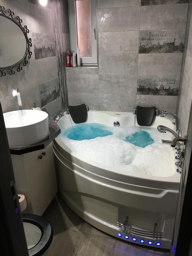 Petroşani Comfort Home Apartment 1 מראה חיצוני תמונה